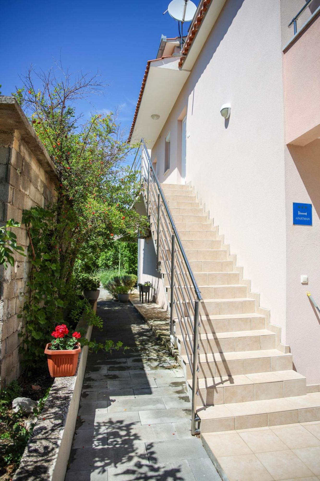 Apartments Maris Винишче Экстерьер фото