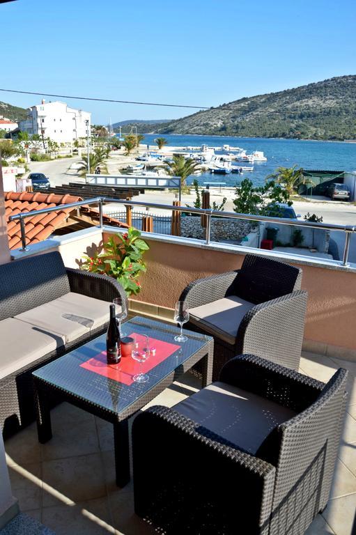 Apartments Maris Винишче Экстерьер фото